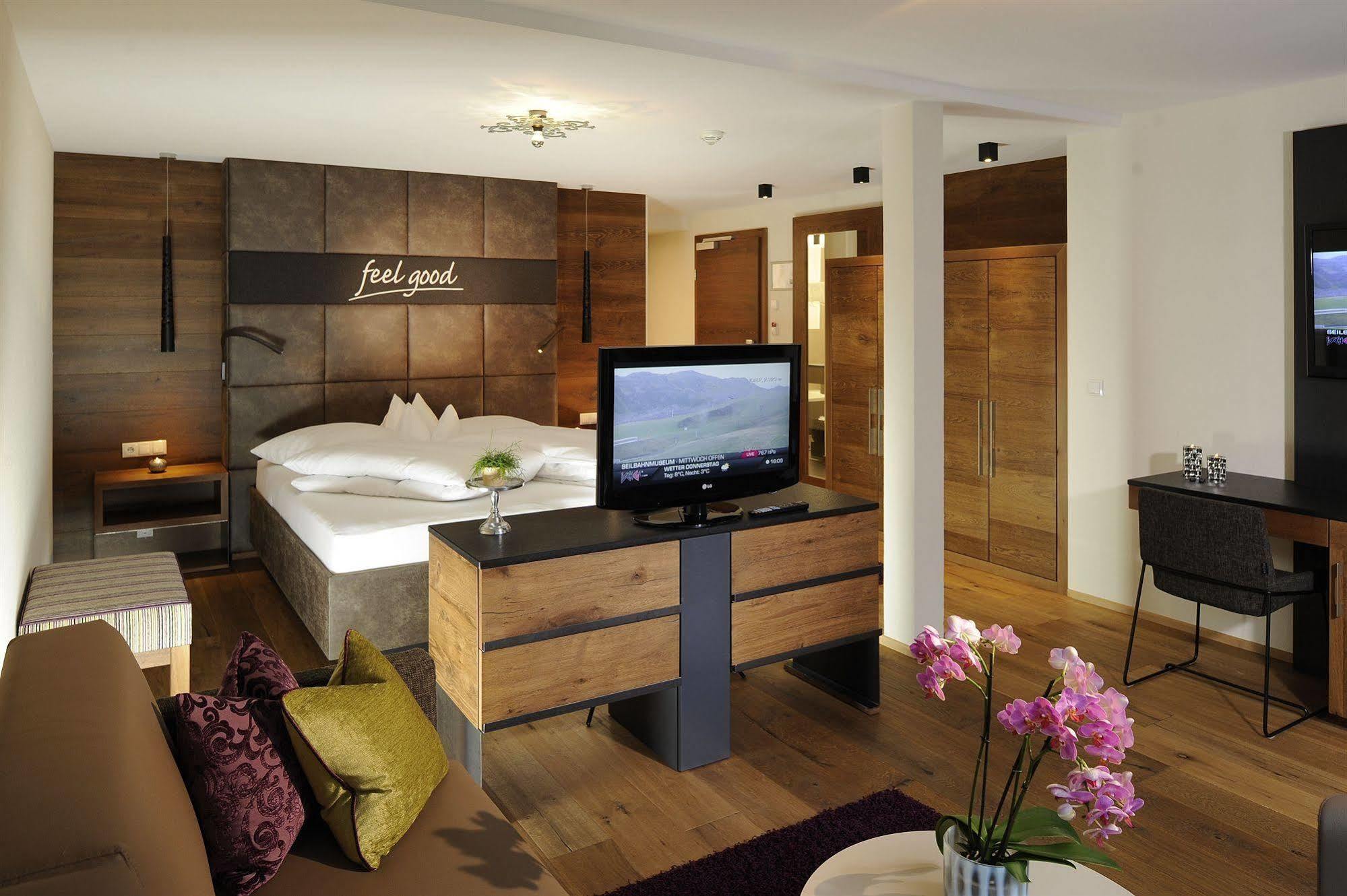 Hotel Fliana 4 Ισγκλ Εξωτερικό φωτογραφία