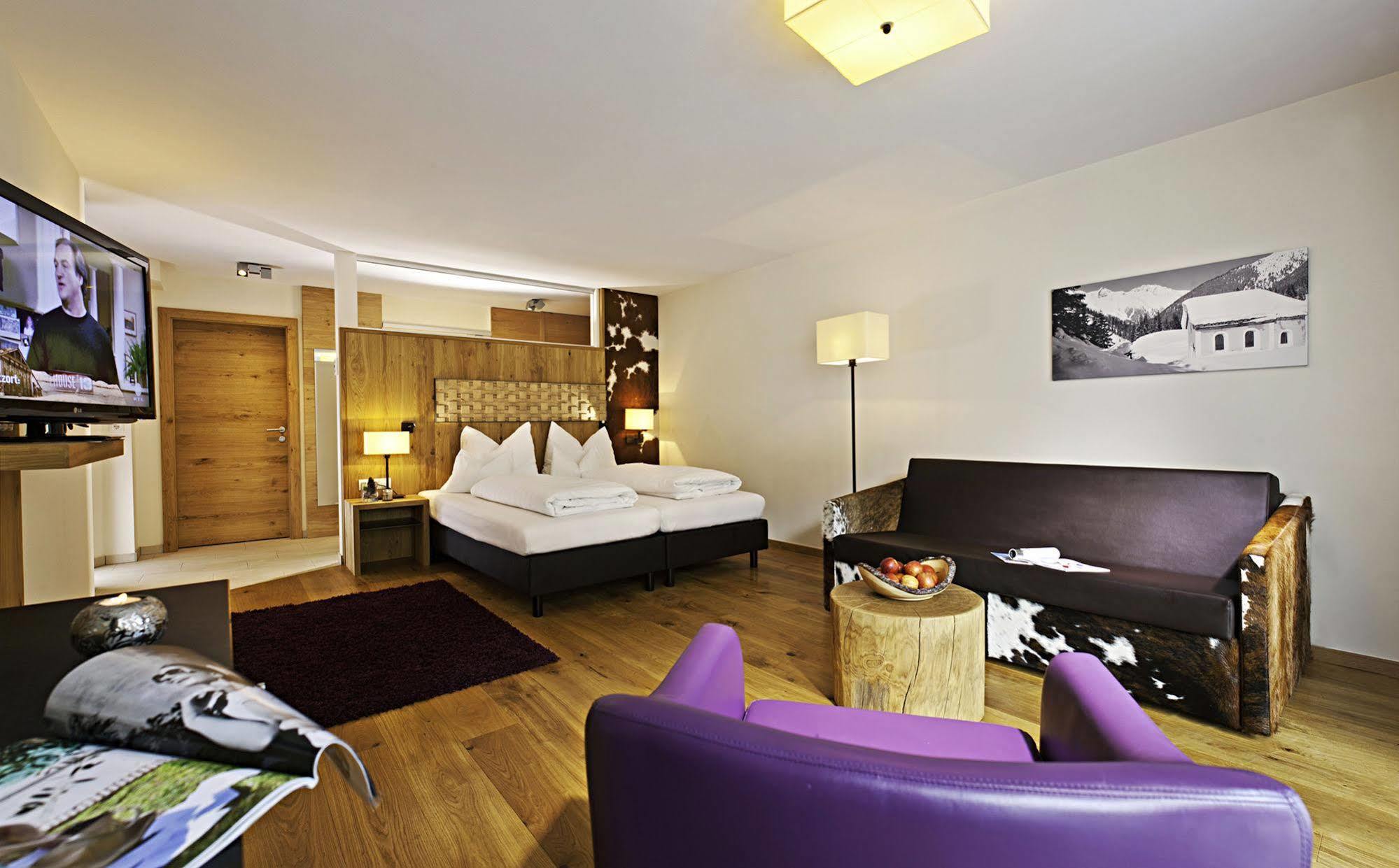 Hotel Fliana 4 Ισγκλ Εξωτερικό φωτογραφία