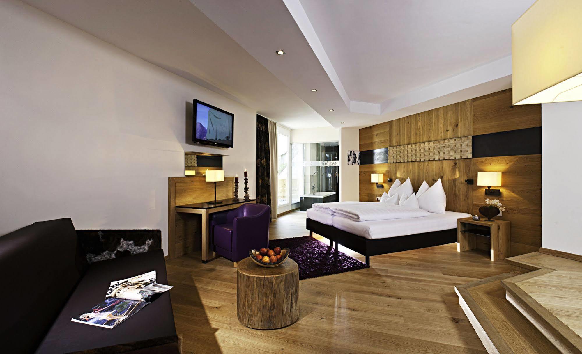 Hotel Fliana 4 Ισγκλ Εξωτερικό φωτογραφία